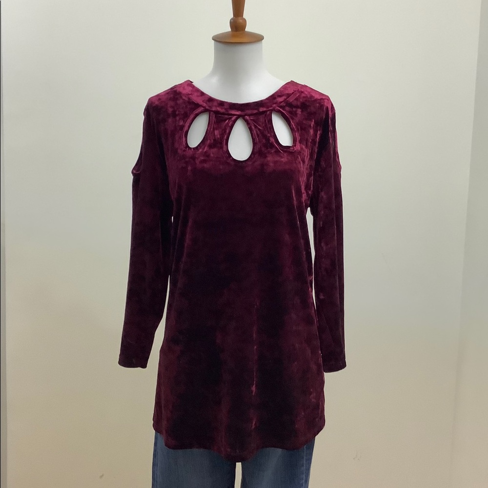 Kate & Mallory Cold Shoulder Velvet Top size XL